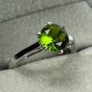 2 ct tw rd Peridot solitaire set in sterling silver